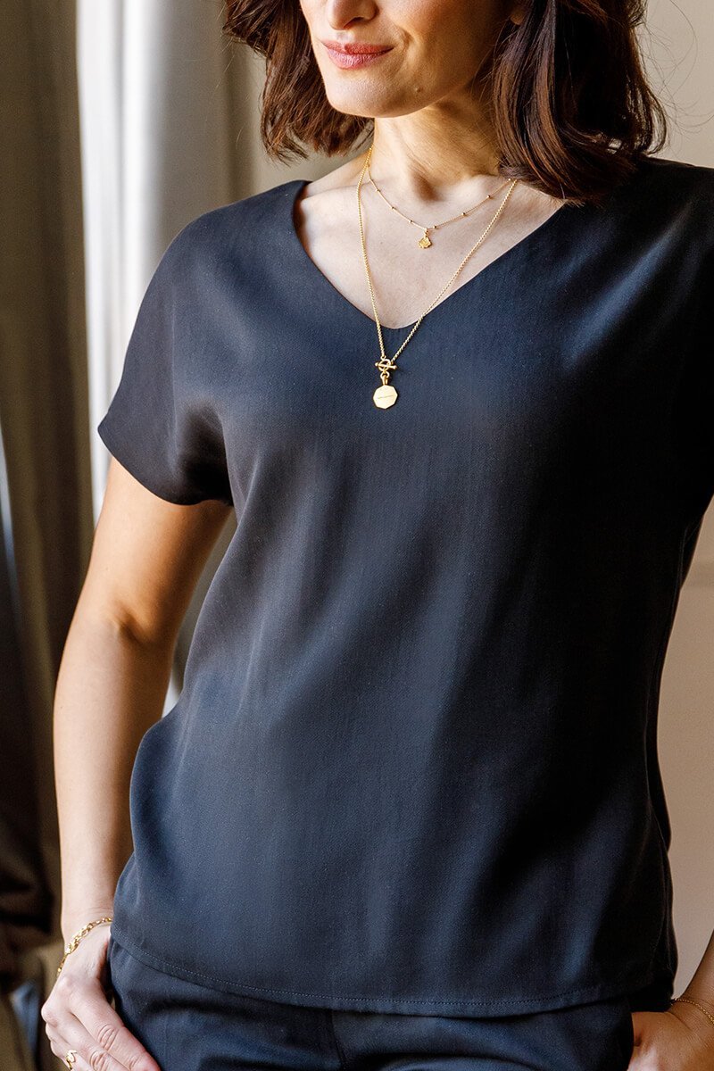 Short Sleeve Blouse model Mae with V-Neck - l'amour est bleu