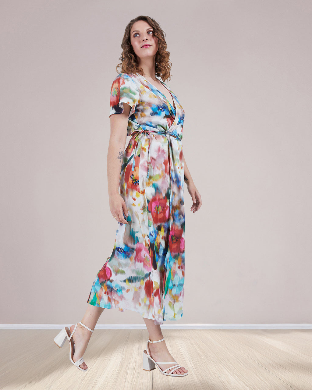 Geblümtes Wickelkleid
