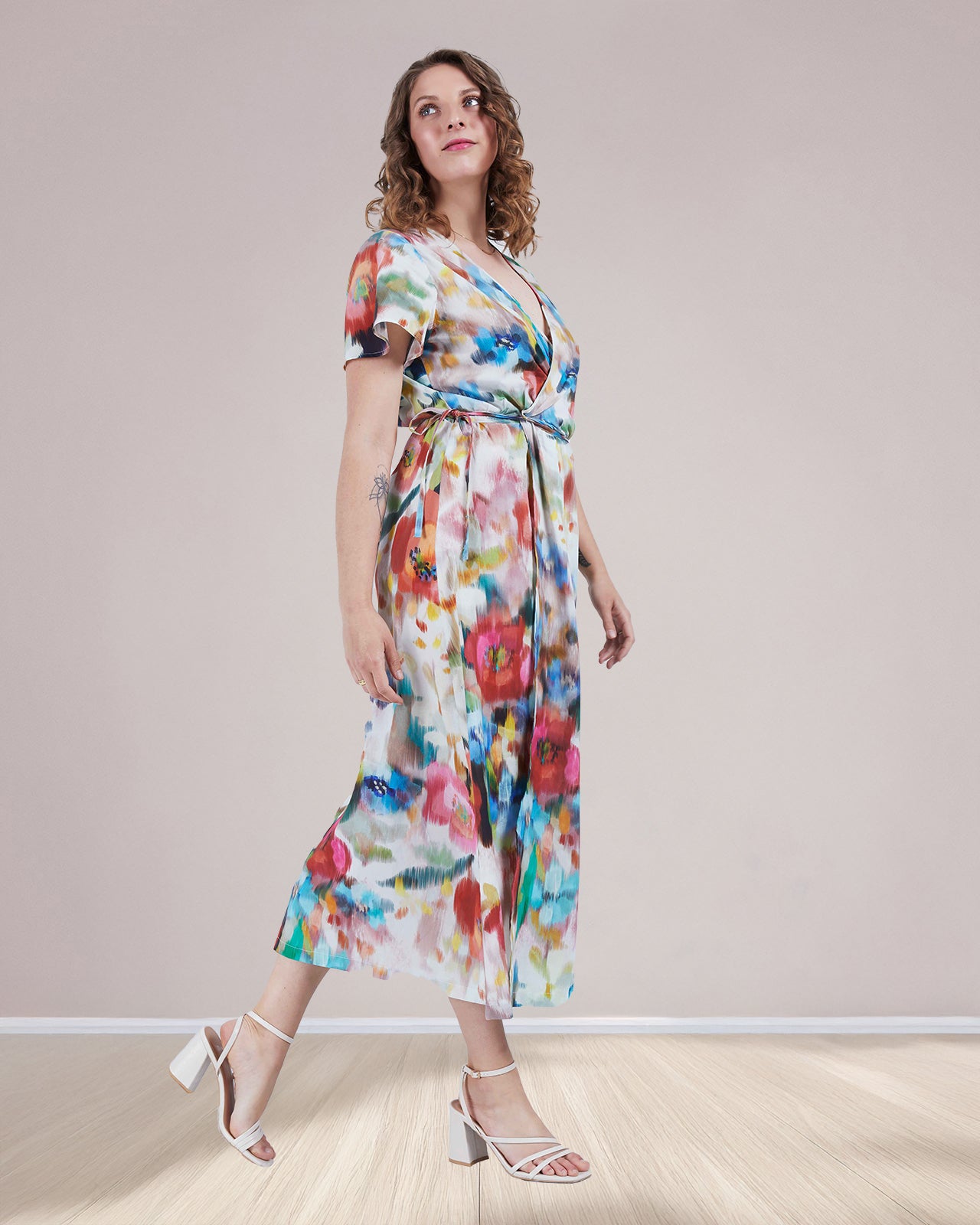 Geblümtes Wickelkleid