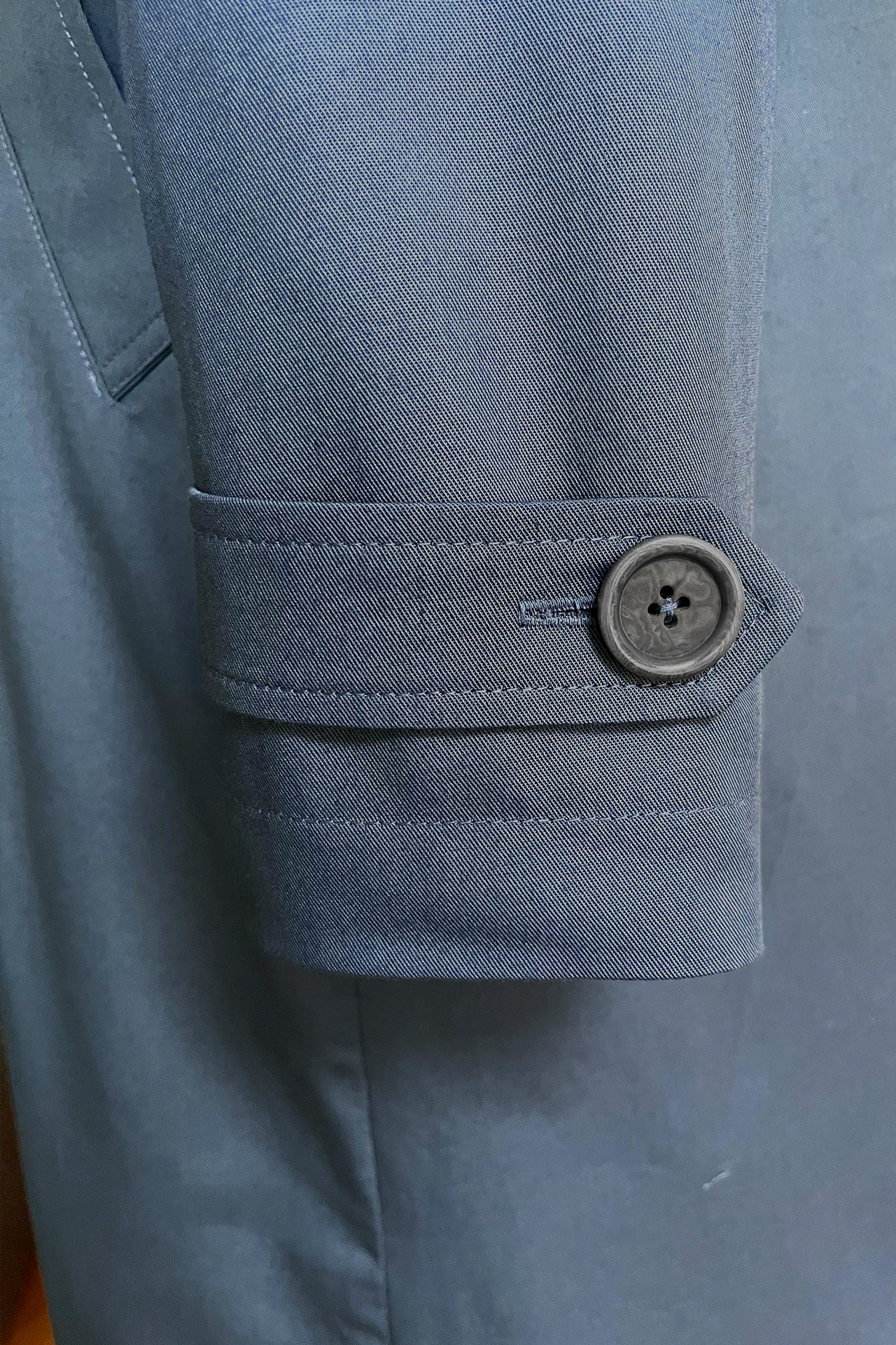 l'amour est bleu kurzer Trenchcoat