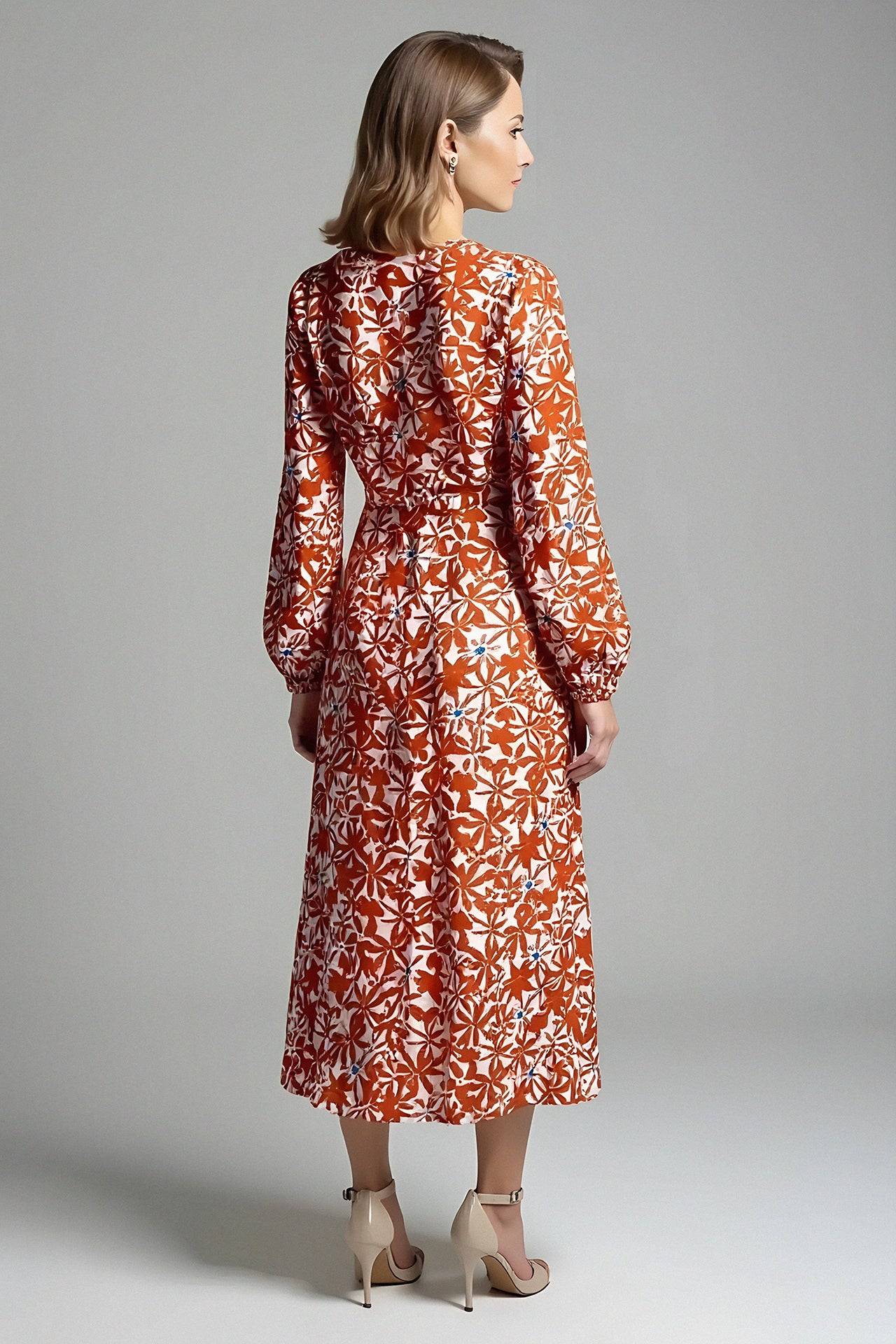 l'amour est bleu geblümtes Wickelkleid