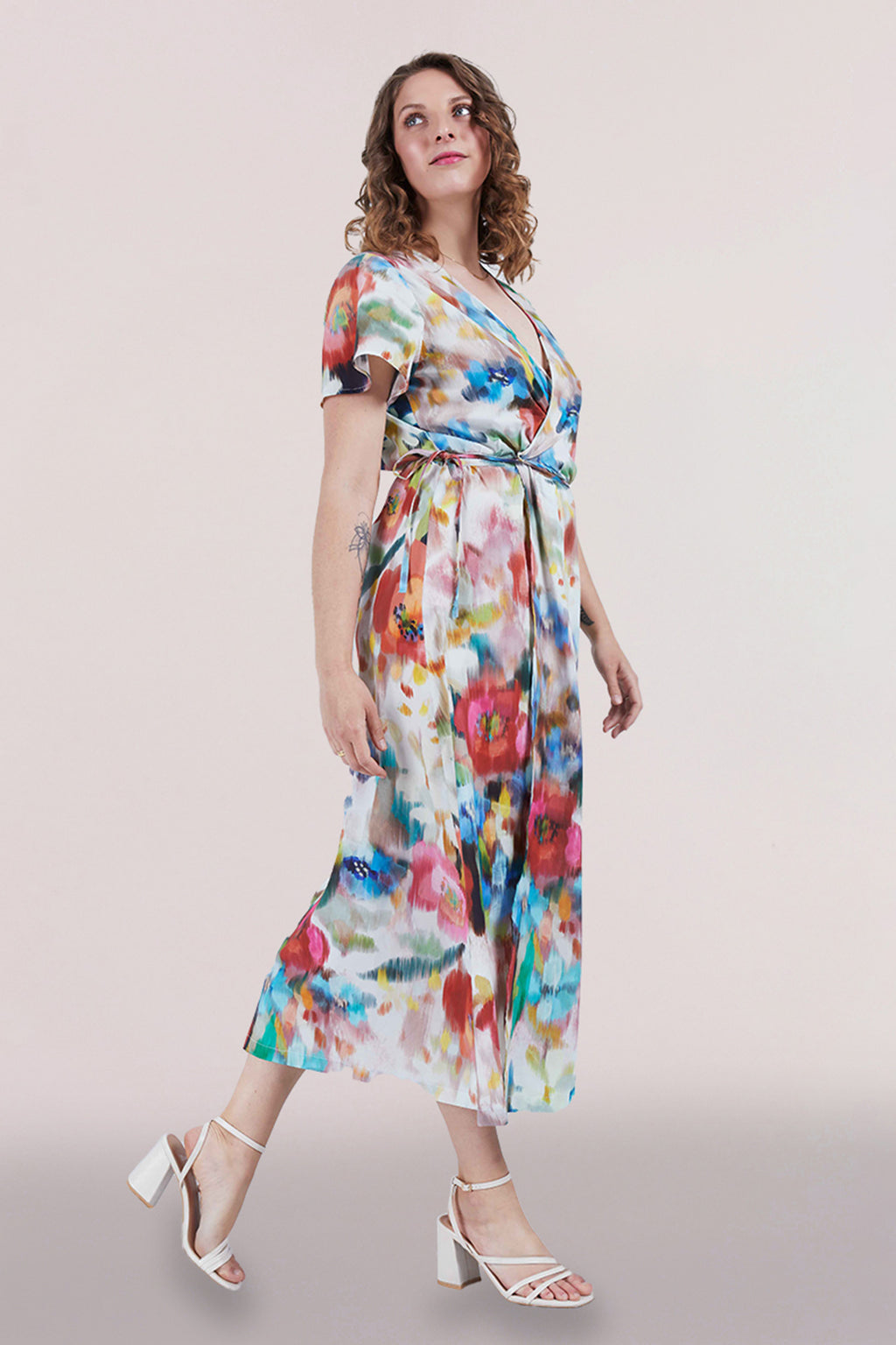 Geblümtes Wickelkleid