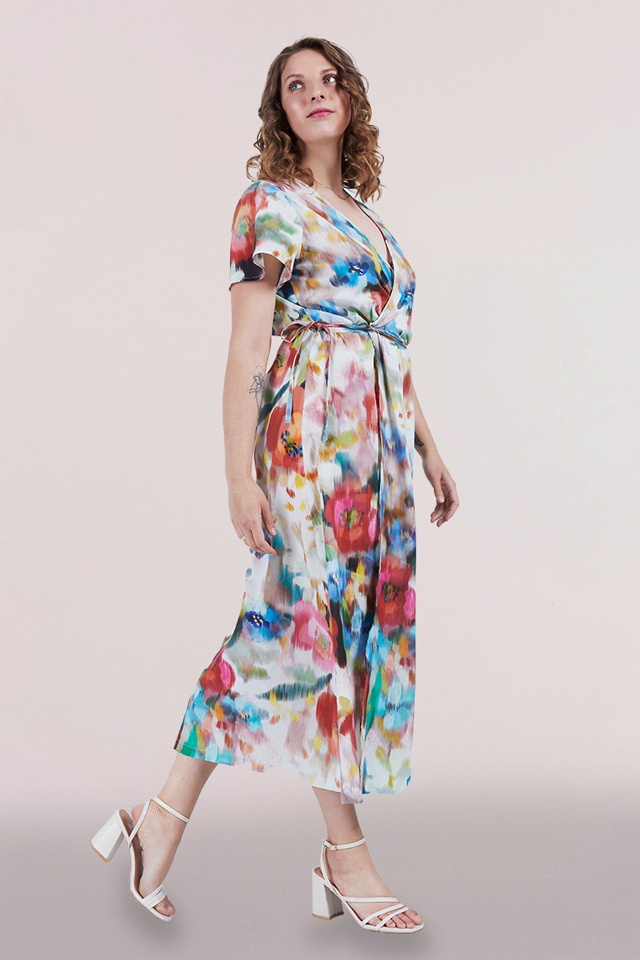 Geblümtes Wickelkleid