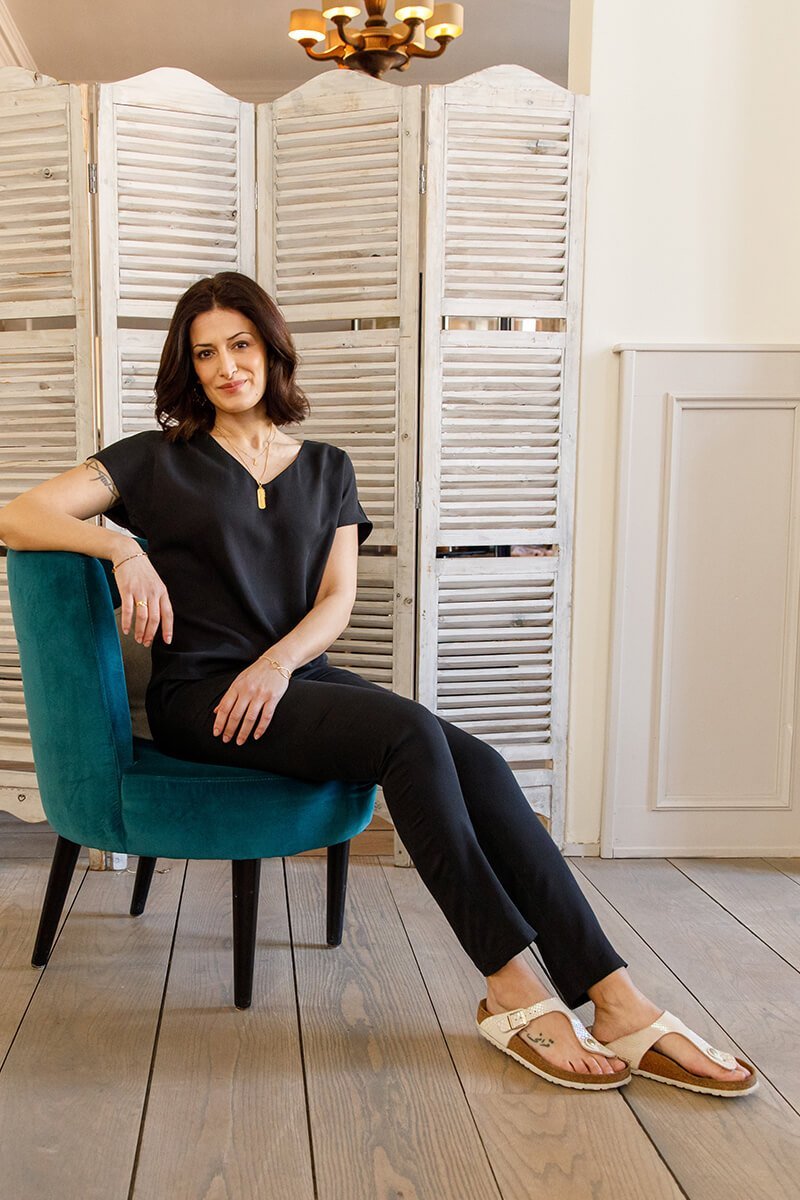 l_amour-est-bleu-tencel-blouse-v-neck-black